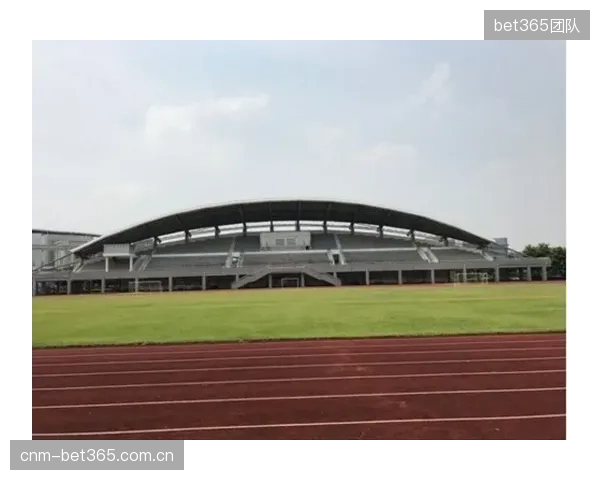 深圳大学城体育中心引入Myrtha技术，从根本上规避了华南地区湿热环境对混凝土池体的侵蚀风险